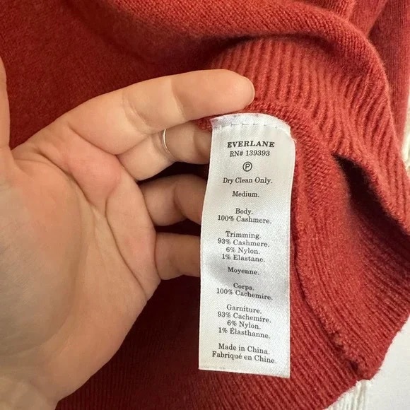Everlane V-Neck Cashmere Sweater - Medium - Picture 2 of 5